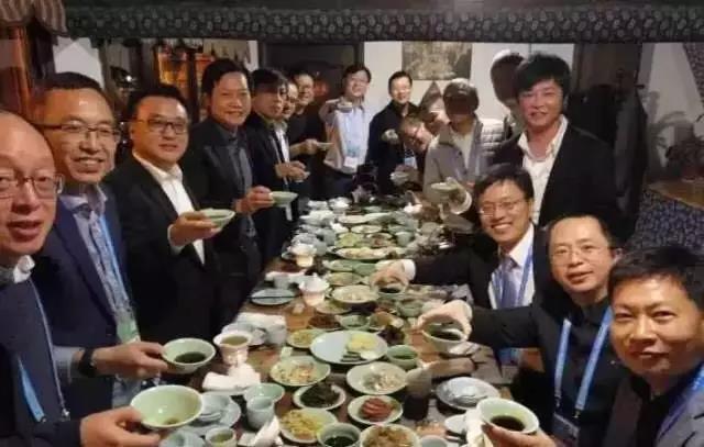 网易丁磊用 “丁家猪” 宴请雷军、周鸿祎等互联网大佬